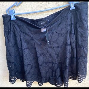 NWT Black lace Torrid shorts LOOKS like a skirt